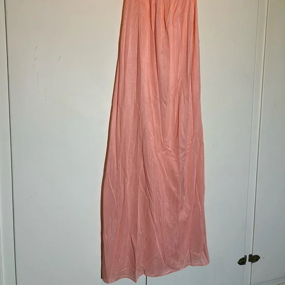 Elegant Vintage Peach Nylon NightGown - Picture 3 of 4